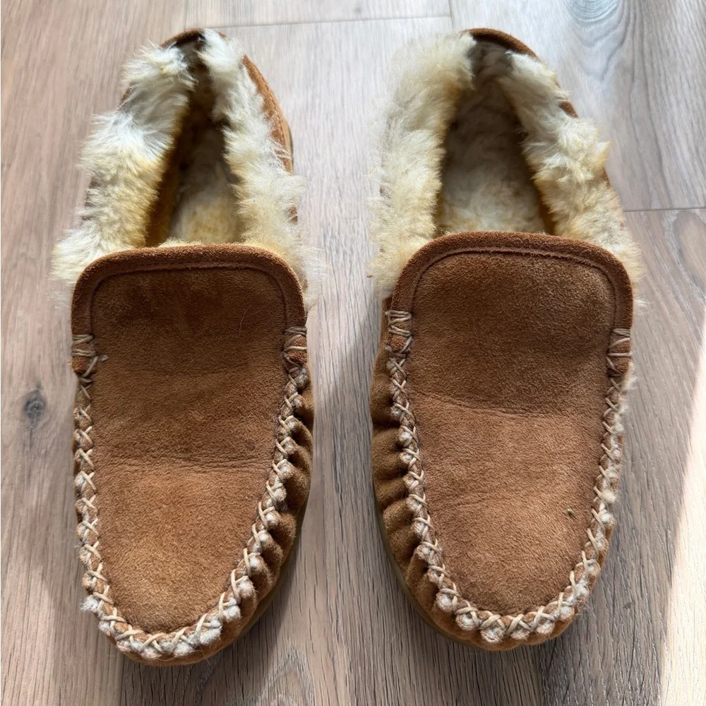 LL Bean Wicked Good Brown Moccasin Slippers size W 9.5 M Shearling - Picture 2 of 7